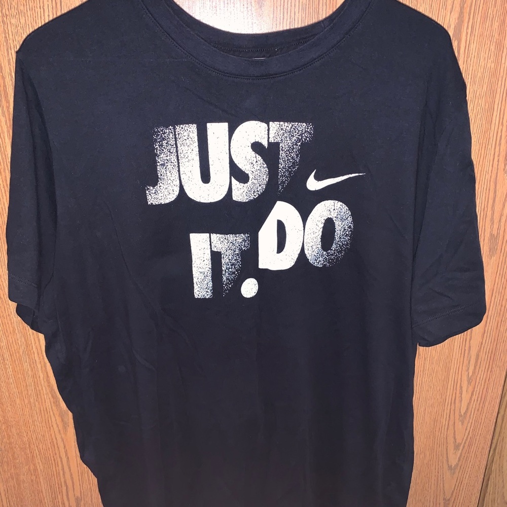 Nike T Shirt